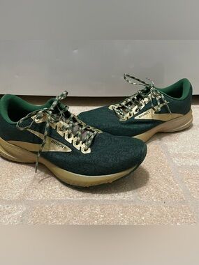Brooks Launch 7 Run Lucky Shoes Sneakers Womens Size 9.5 St Patricks Day Green